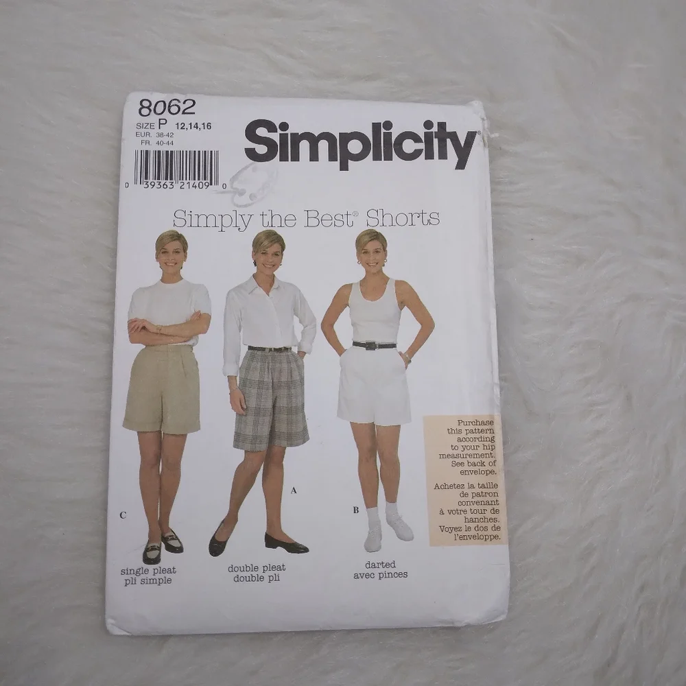 SIMPLICITY 8062 SZ 12-16 Simply The Best Shorts, Single Or Double Pleat, Or Dart